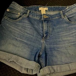 H&M logg distressed jean shorts blue size 6